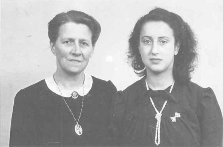 Grietje and Elly, around 1946