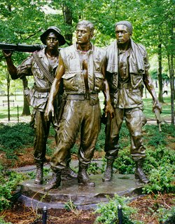 Image: A Sculpture of the Vietnam-Era Soldier